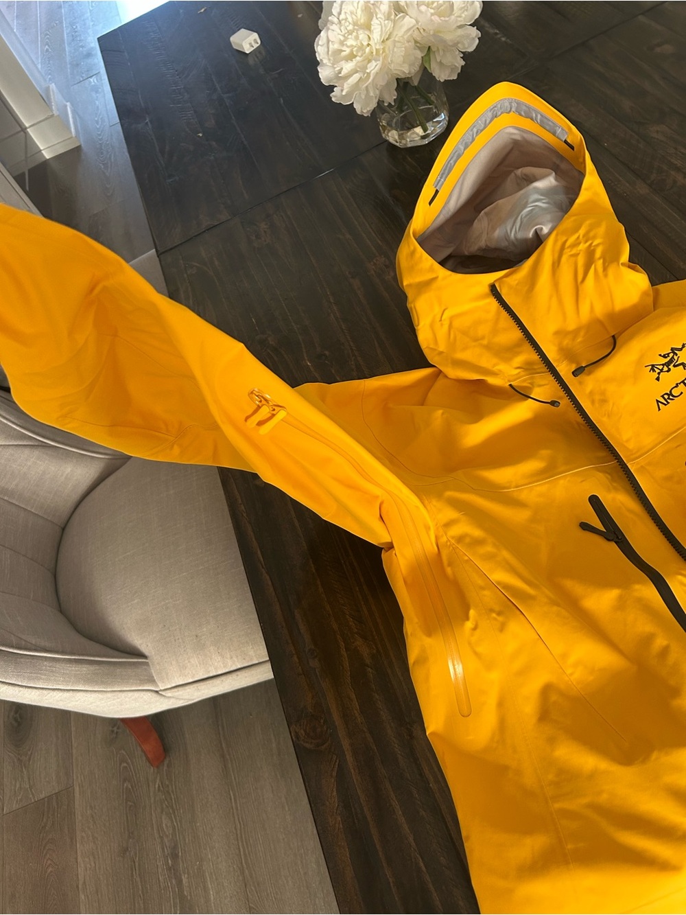 Arc'teryx men’s  Yellow Waterproof Raincoat - Picture 5 of 7